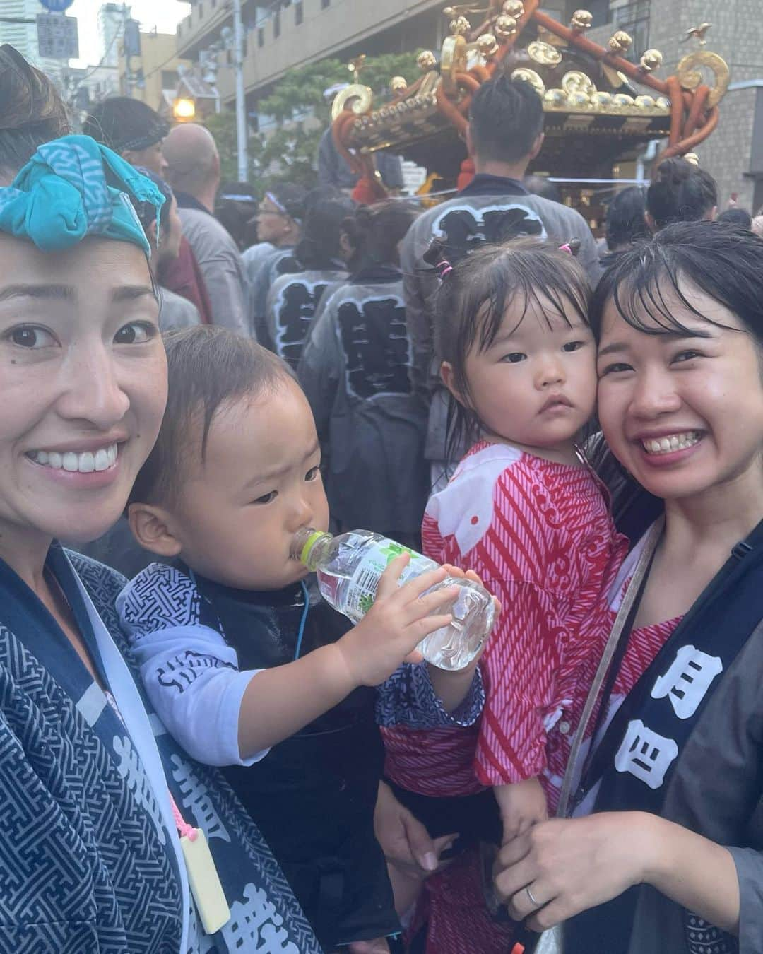 菊池沙都さんのインスタグラム写真 - (菊池沙都Instagram)「住吉神社例大祭その２🌻  最強に可愛かったKids🥹❤️ 癒された〜🥰🥰🥰  #お祭り#子供神輿 #住吉神社例大祭 #住吉神社例祭 #八角#本社神輿#青睦会 #月島#月島祭り#月島一之部 #お祭り」8月10日 21時00分 - satochin30