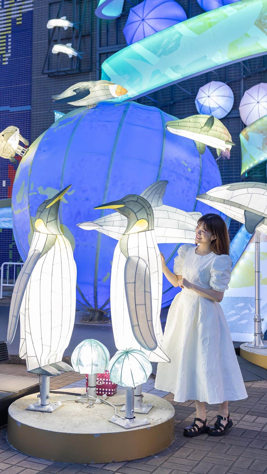 上坂由莉のインスタグラム：「📍海遊館🐋 @kaiyukan_japan  ⁡ 先月、撮影モデルでお伺いした海遊館🫧 小学生ぶり？やったので、 ほぼ初見の感覚でお仕事とはいえ めちゃくちゃ楽しませていただきました🪼‧˚ ⁡ ⁡ アシカと沢山遊びました、、、🦭⸝⸝ 可愛すぎません？！🥺 イルカも、、、🐬𓈒𓏸 可愛いすぎません？🥺🥹 記念にリールに残しておきます🎞️ ⁡ ⁡ 撮影はいつも素敵に撮ってくださる やよいさん📸： @tumugite_yayoi  動画撮ってくださってたまなみさん🎥 @horimaamin  いつもありがとうございます♡ ⁡ ⁡ #海遊館 #夏休み #海遊館デート #大阪観光 #大阪旅行 #撮影 #撮影モデル #大阪観光スポット #観光スポット #ポートレート #水族館 #水族館フォト #アシカ #イルカ」