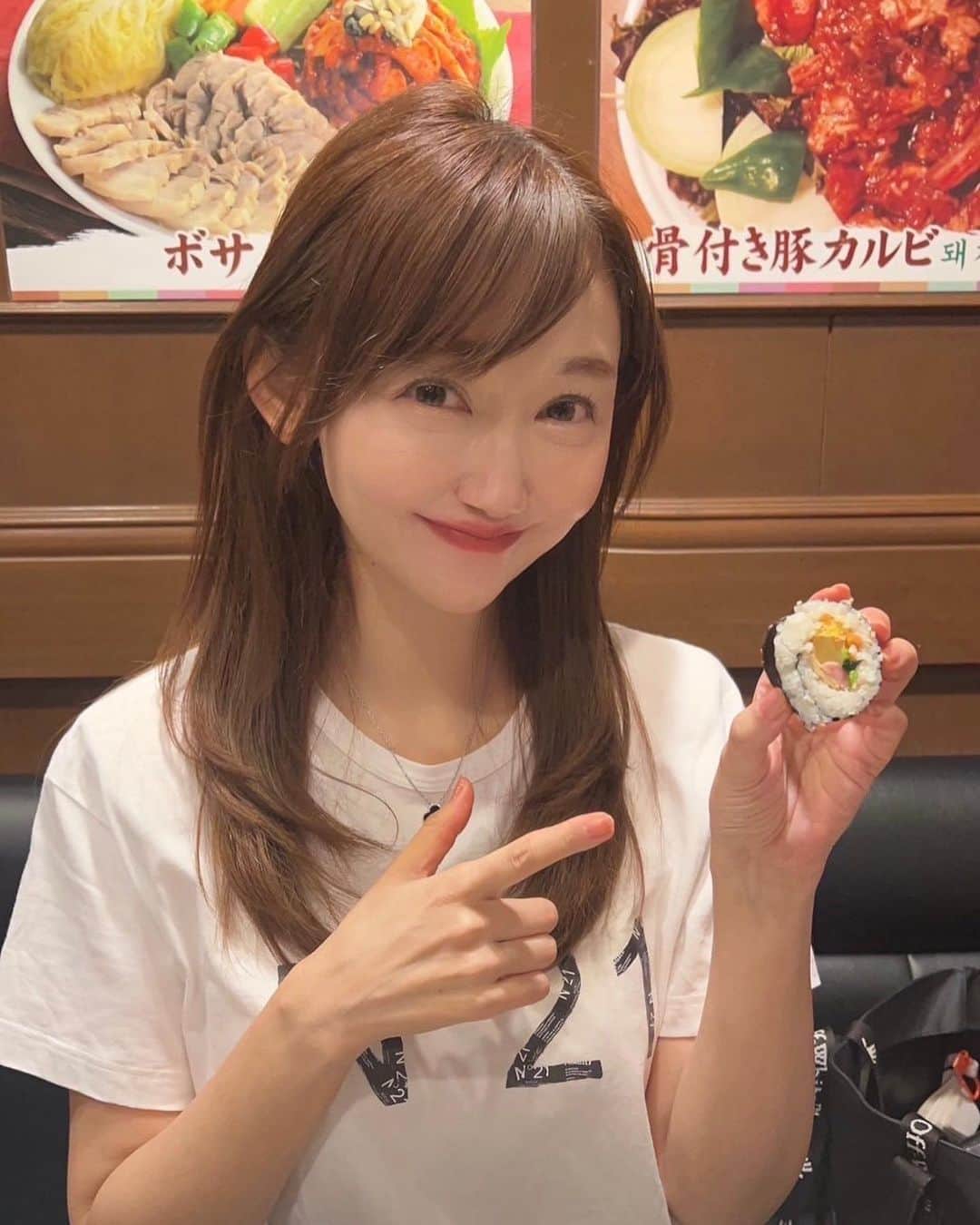 開高明日香さんのインスタグラム写真 - (開高明日香Instagram)「タイ料理が無性に食べたくなったけど、どこのお店もいっぱいで。。。  暑すぎてどこでもいいやーと入った、ちょっとマイナーな韓国料理のお店が美味しくて幸せだった日❤️  #韓国料理 #キンパ #トッポギ #タイ料理」8月10日 21時09分 - asukakaiko