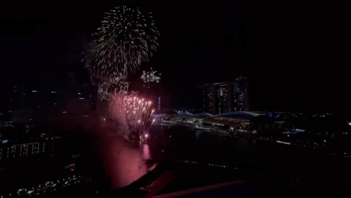 橘まりやのインスタグラム：「Singapore celebrates 58th birthday 🎉  #singapore58thbirthday  #singaporelife #singapore #singaporegirl #singaporeinsta #sginstagram #sginstagrammers #シンガポール在住 #シンガポールライフ #シンガポールおすすめ #シンガポール情報 #シンガポール美女 #シンガポール #シンガポール 生活 #シンガポールインスタグラマー #橘まりや #グラビア #グラドル  #pinupgirl #pinupmodel #bikinimodel  #sexy #japanesegirl #idol #그라비아 #偶像 #寫真偶像」