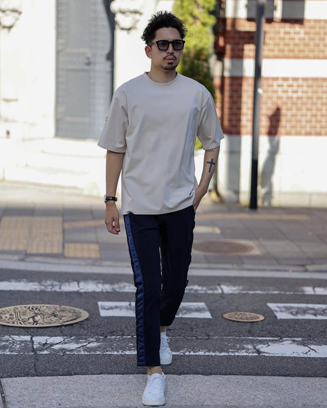 のインスタグラム：「明日発売 @eurokenvy 今年も数千枚のＴシャツが即売れで大好評でした🤩  多い方は20枚以上ご購入頂いて、、、有難うございます🙇‍♂️  この夏最後のＴシャツは極１オーバーＴシャツです🤩 初のネイビーも迎えた新作  明日発売になりますので是非どうぞ😊 極１は一度着るとなかなか抜け出せません🥺❣️」