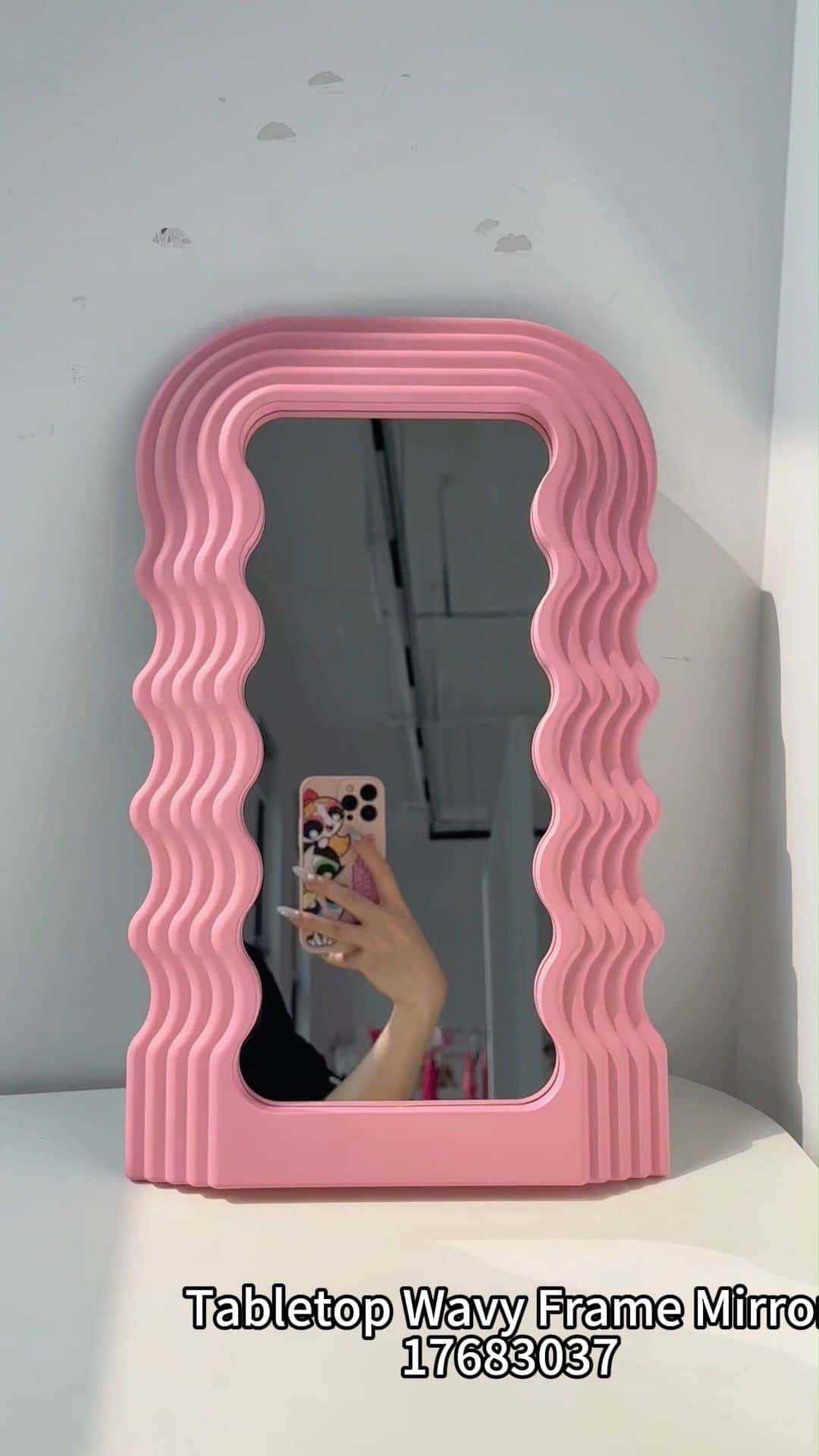 SHEINのインスタグラム：「XOXO, BEAUTY UNBOXING 📦💋🥰 Which picks would give your makeup station a mood boost? 👇  🔎 17683037 16893832 18422584 1996996 9840768  #SHEIN #SHEINforAll #SHEINstyle #fashion #chic #saveinstyle」