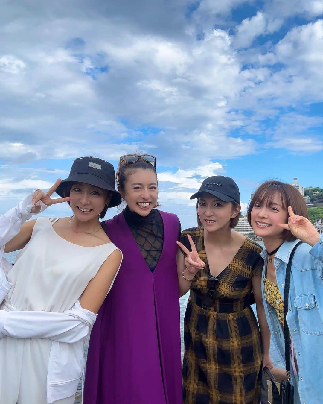 KONANのインスタグラム：「熱海へ女子旅してきましたぁ❣️ . . 海辺を散歩したり、来宮神社にも行ってきました💓 . . 今回初めて熱海倶楽部迎賓館に泊まったのですが、山の上の方なので景色もめちゃ綺麗やったし、新しくできた露天風呂にも入れましたっ😆😆 @atamiclub  . . ご飯も全部美味しくて、感無量です🙏💛伊勢海老も久々食べたなぁ🦞✨✨ . . ゆったり癒されましたっ♨️ . . 目の前にはゴルフ場もあって、次の日プレイして来たのですが、それはまたUPしますねぇ🥰 . . #熱海 #熱海グルメ #熱海旅行 #熱海倶楽部迎賓館 #ゴルフ #来宮神社 #伊勢海老 #熱海ゴルフ倶楽部 #女子旅 #旅行 #海鮮料理 #源泉掛け流し温泉」