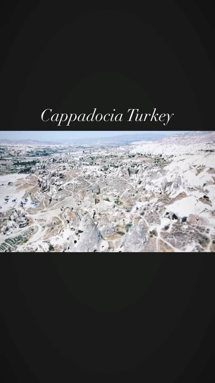 DJ MEGURUのインスタグラム：「Cappadocia is well known as balloon place, but this is actually very historical Christianity place. In the cave people use to live and pray here back in 1st century until this place is taken over by Muslim culture. Living in the cave, no lights, no sounds, meditation and chill…Make sense!!!  カッパドキアは風船で有名ですが、歴史的には１世紀頃からクリスチャンの人たちがここで生活し宗教に没頭する場所だったそうです。奇岩に穴を掘り洞窟の中で暮らして瞑想をする。そんな歴史に思いを馳せるとまた違ったカッパドキアの楽しみ方があります。  #cappadocia #church #rocks #cave #turkey #turkeytrip #mustvisit #カッパドキア #トルコ旅行 #トルコ #教会 #christian #キリスト教」