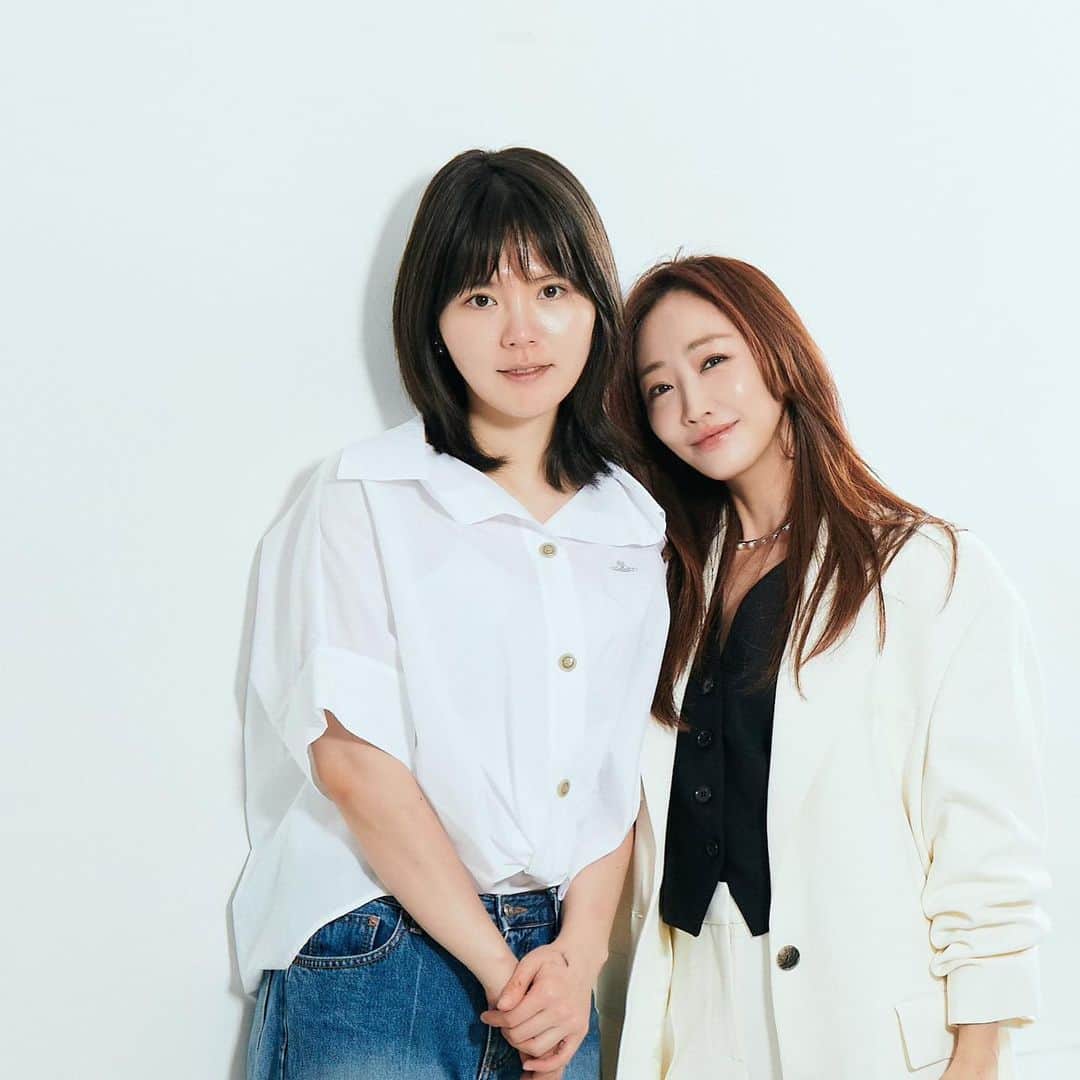 神崎恵のインスタグラム：「・ 韓国のトップアーティストや女優を担当しているメイクアップアーティスト、ウォン・ジョンヨさんとお仕事。 的確かつ個性的なメイク技と、 なんともチャーミングなお人柄。 これはみんな心奪われてしまうわけだ😍 メイクで使用していた、ベースとスキンパック、マスカラももう一度使ってみたいなぁ。 韓国メイクやトレンドのお話しいっぱい聞けたけれど、 もっともっと聞きたいなぁ。 メイクは楽しいです。本当に。  @bit.boot_jungyo」
