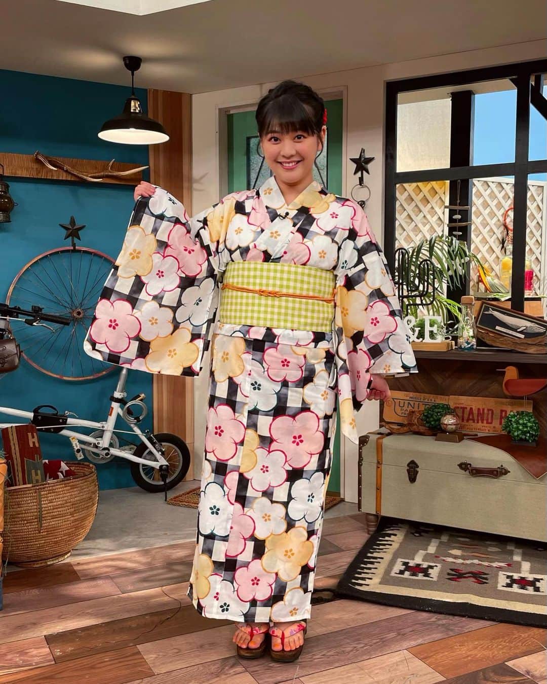 谷元星奈のインスタグラム：「* 先週のスロイジ浴衣ウィーク👘⭐️  前回の投稿に続き、火曜日に着付けて頂いた浴衣は こんな感じでした✨  #スロイジ#浴衣ウィーク#浴衣#ゆかた#着付け #浴衣ヘア#浴衣ヘアアレンジ#夏#夏休み#着物 #カンテレ#アナウンサー#谷元星奈」