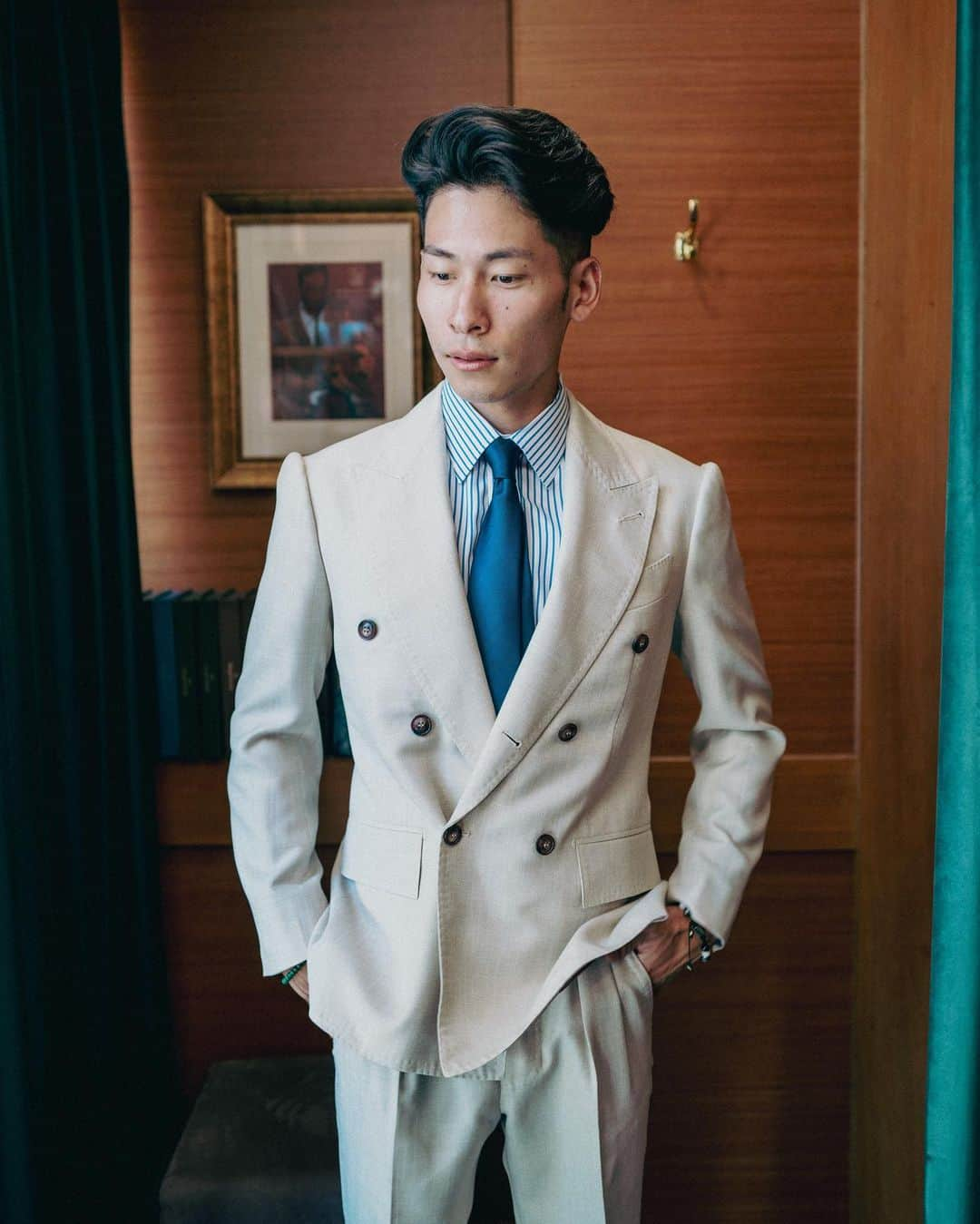 はるきさんのインスタグラム写真 - (はるきInstagram)「My first handmade order suits ✔️ 3年半前に作ったスーツを取りに行って来ました！YouTubeに動画上がってます。  シャツとネクタイを買いに行こうと思うんだけど、何色が良いかな？皆んなコメントで合いそうな色合い教えて😳」8月10日 21時39分 - hr.8ruki