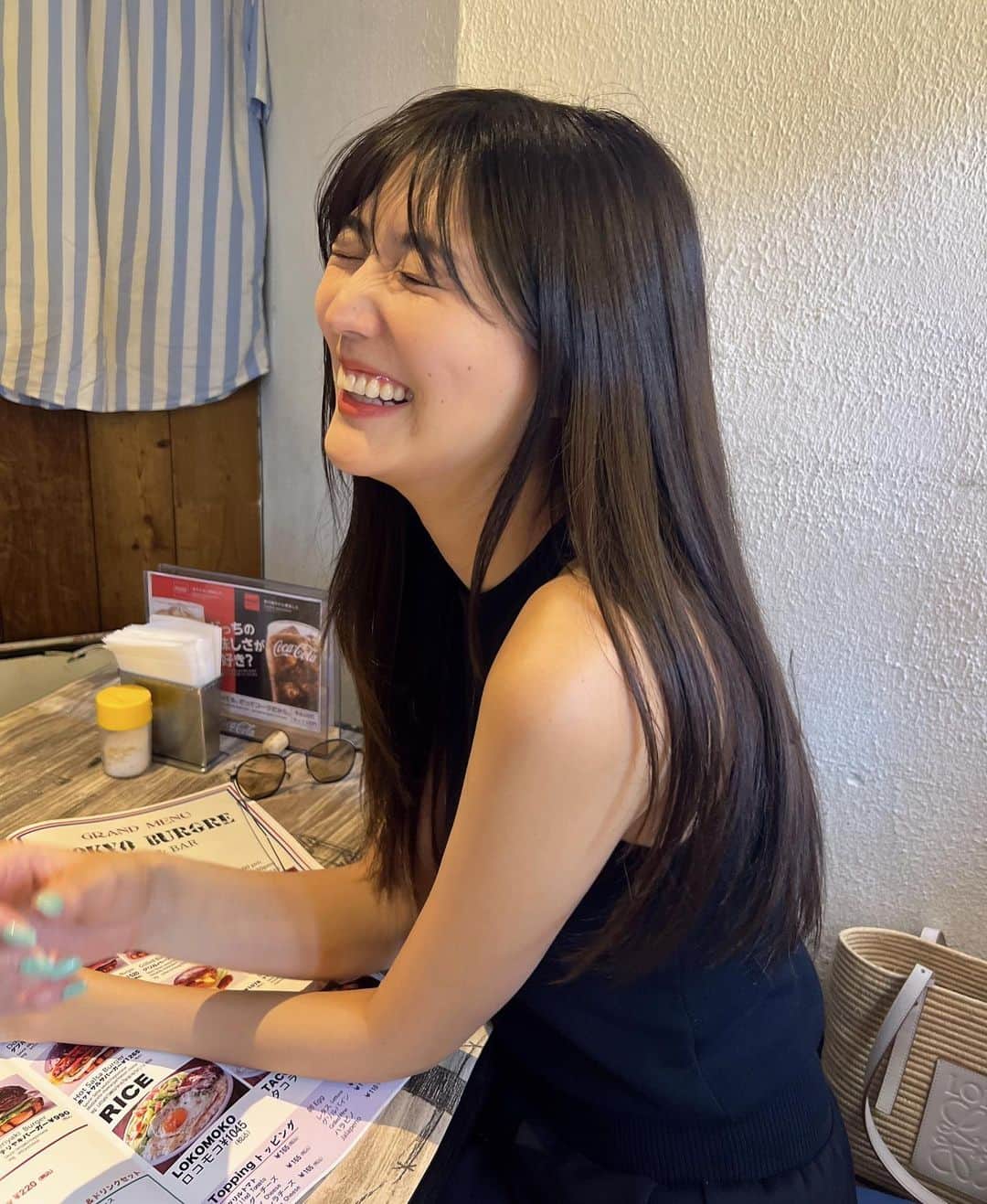 岩﨑名美さんのインスタグラム写真 - (岩﨑名美Instagram)「この大きさのハンバーガー綺麗に食べれたことない🍔🤪」8月10日 21時32分 - nami_iwasaki