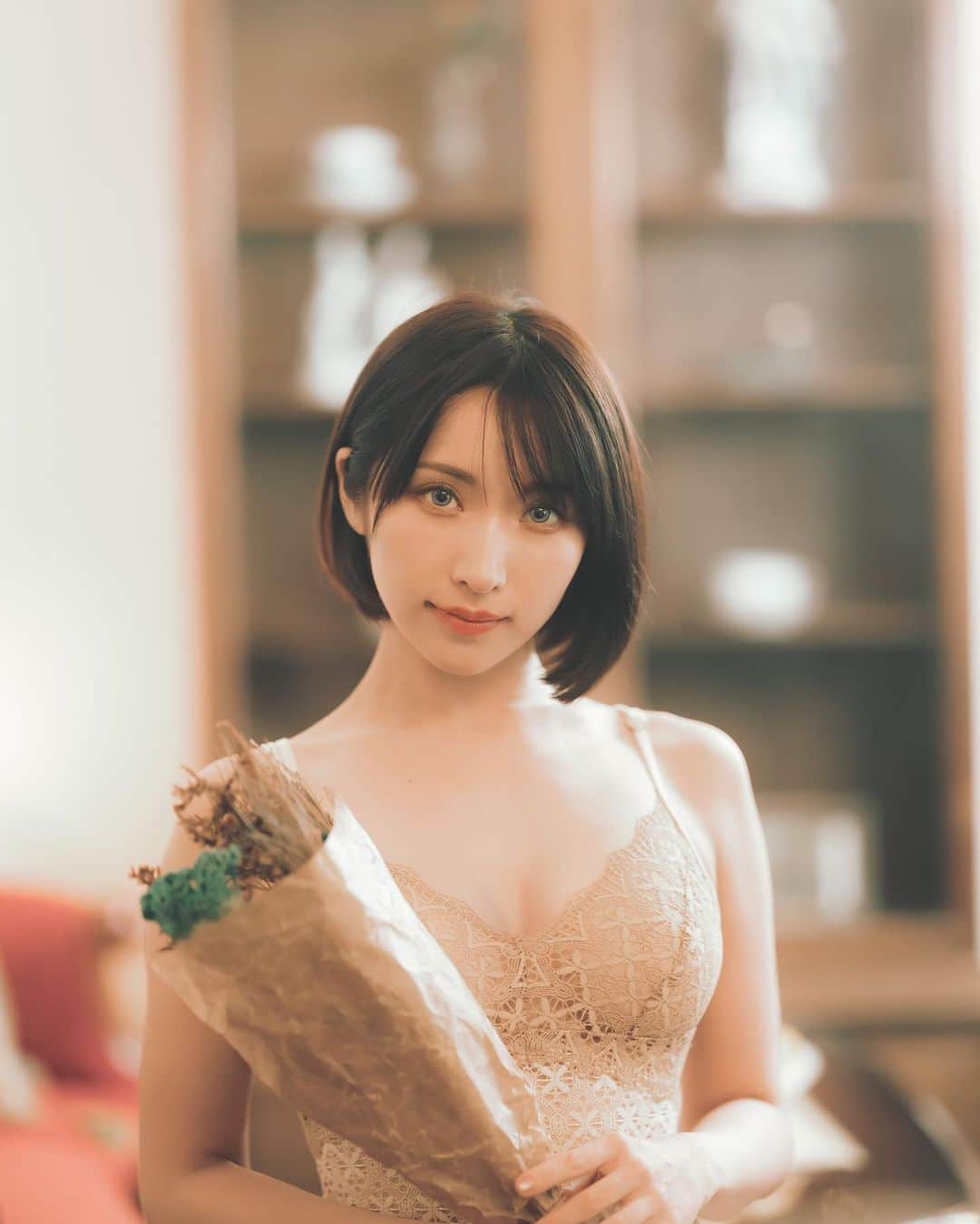 桐生美希さんのインスタグラム写真 - (桐生美希Instagram)「引きこもりが続き投稿するものがないので 過去写真失礼します🐈  ベージュ×白の組み合わせって可愛いよね。好き！  ワクワクすることをしてると時間があっという間で8月もすぐ終わっちゃうんだろうな。 今月もがんばろうね🐈🧡  佐々木さん @hall_s_photography  ありがとうございます🫶😌  #ポートレート写真 #撮影 #被写体モデル #japanesegirl  #ランジェリー撮影 #日本的 #インスタグラビア #ルブタンサンダル #뷰티#패션스타그램#일본」8月10日 21時33分 - raita_miyu