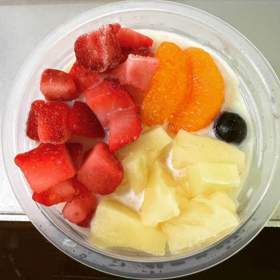 バカリズムのインスタグラム：「ほぼ毎日食べている。」