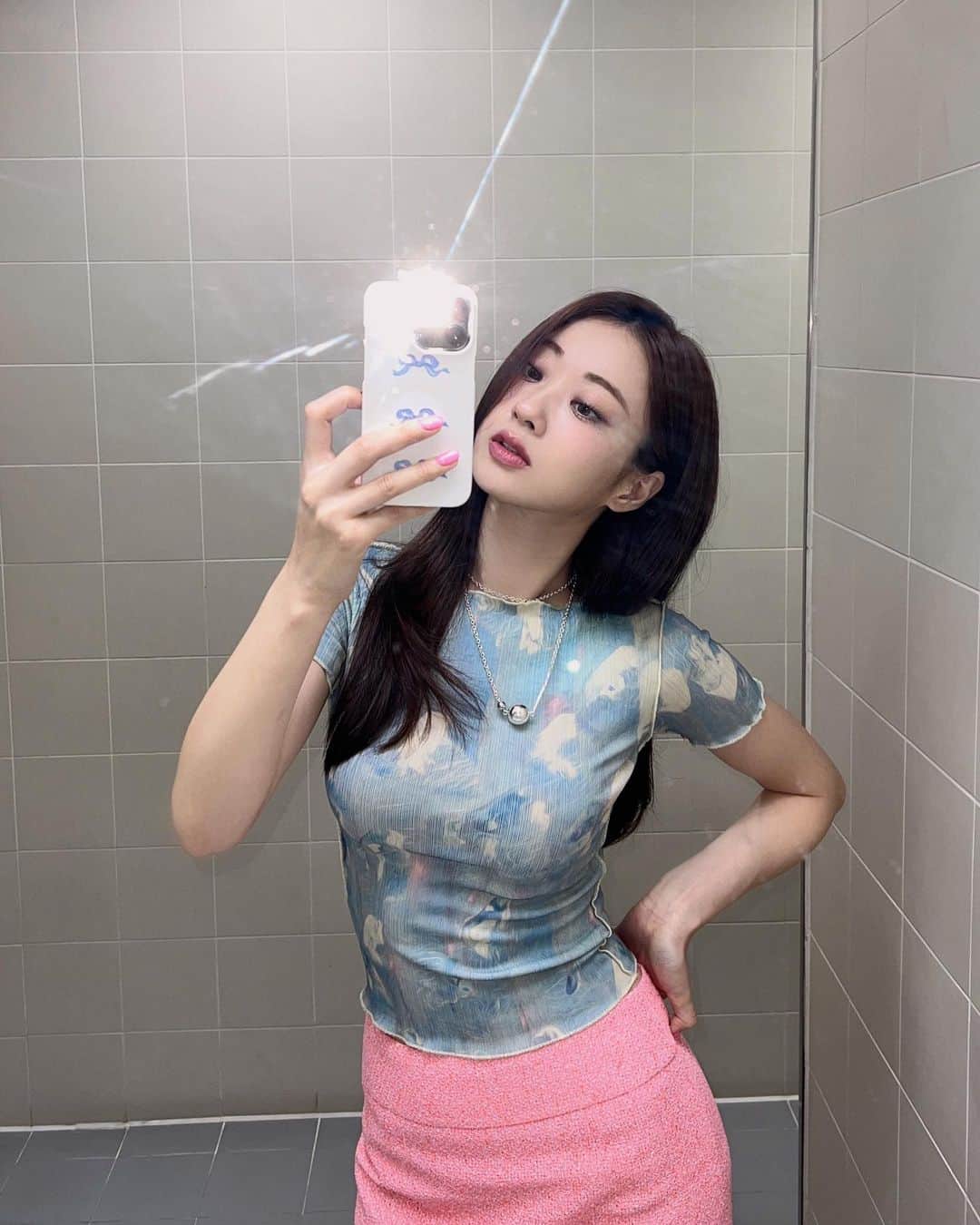 ギョンリ のインスタグラム：「#나솔사계 곧!🩷 10시30분 @channel.ena」