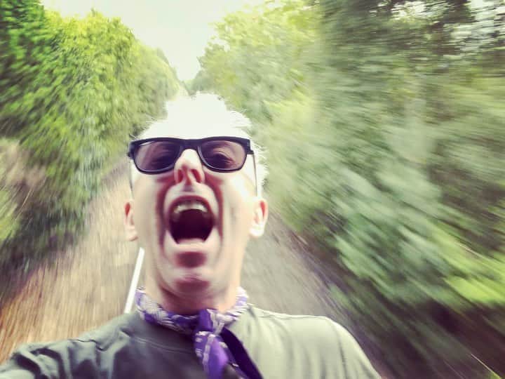 アラン・カミングのインスタグラム：「Current moods. I contain multitudes.」