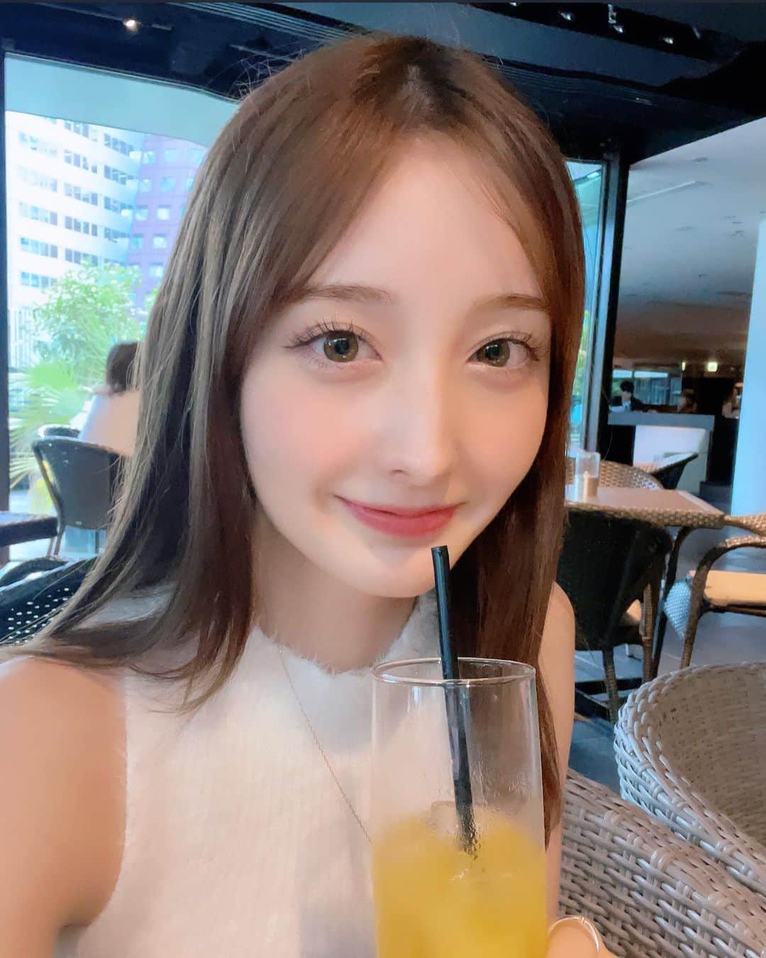 のインスタグラム：「可愛いアフタヌーンティー行ってきた☕️💕  今日はストレートだよー🥰  #04  #04년생」
