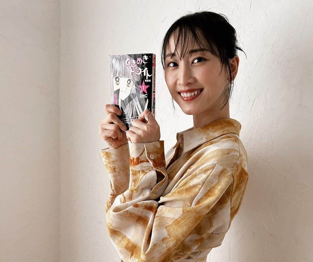 松井玲奈のインスタグラム：「タカシマヤサロンの会報誌で「ときめきトゥナイト」についてお話しさせていただいていました。 私の大好きな人生のバイブル。 みんなはどんな漫画が好きですか？」
