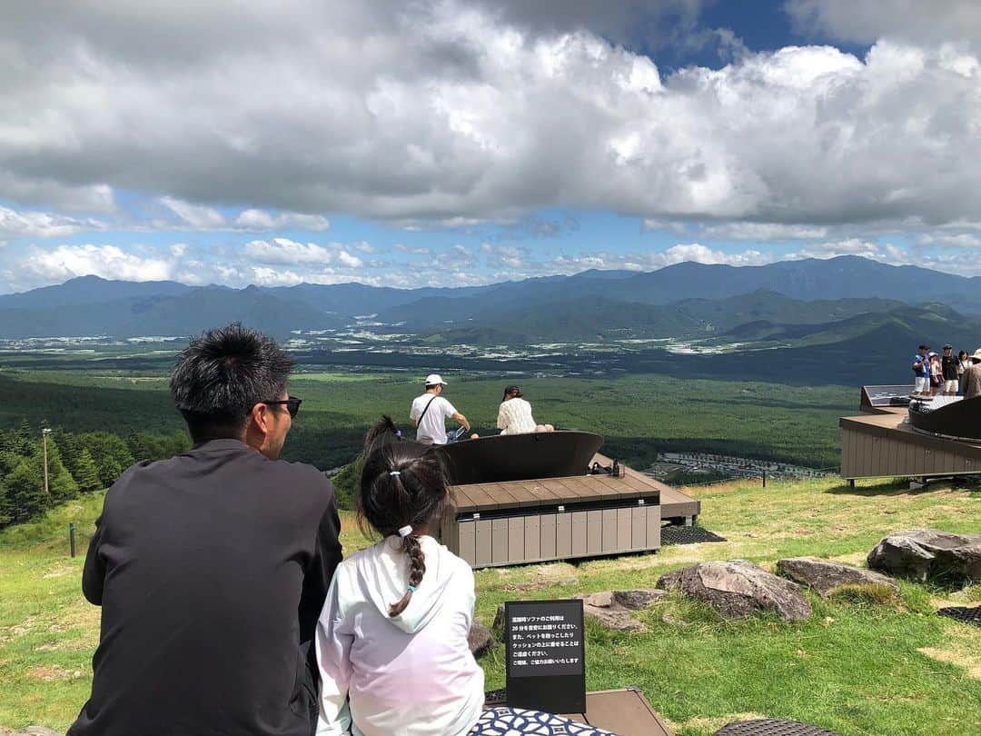 楽山孝志さんのインスタグラム写真 - (楽山孝志Instagram)「貴重な夏休みin 八ヶ岳... 大自然に囲まれ...充電中.. 流石に早朝22度は寒い...(笑 #自然 #八ヶ岳 #nature #mountain  #リゾナーレ八ヶ岳  #ハレ  #清里テラス」8月10日 21時57分 - takashi.rakuyama