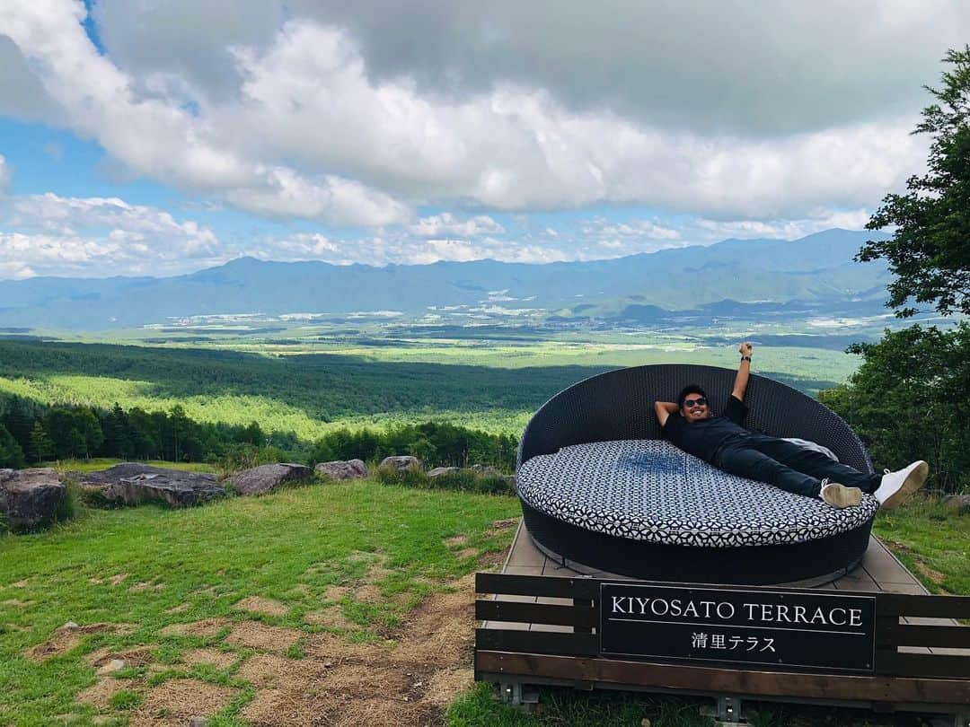 楽山孝志のインスタグラム：「貴重な夏休みin 八ヶ岳... 大自然に囲まれ...充電中.. 流石に早朝22度は寒い...(笑 #自然 #八ヶ岳 #nature #mountain  #リゾナーレ八ヶ岳  #ハレ  #清里テラス」