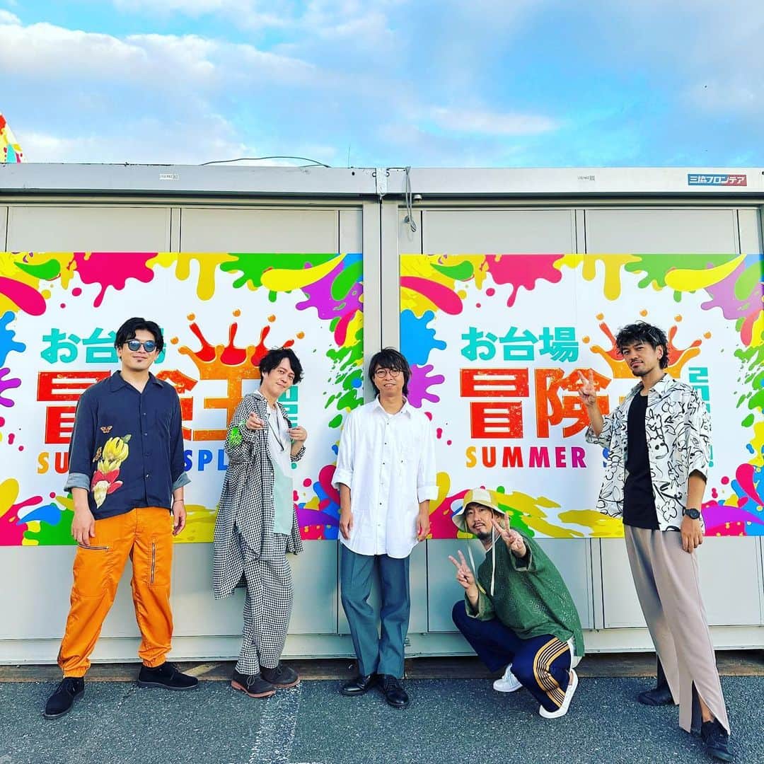 因幡始のインスタグラム：「お台場冒険王 めざましライブに出演しましたー。 天気にも恵まれて野外で最高のロケーションでのライブ🌞 とはいえ、観てる人はめちゃくちゃ暑かったよね🥵 暑い中観てくださった皆さま、どうもありがとうございました🙏  共演したasmiちゃんと一緒にリバイバルも演奏させていただきました。 やっぱあの曲はいいよね、無条件にテンション上がる⤴️ そして、お台場の空にどこまでも伸びていくasmiちゃんの歌声、気持ちよかったなあー。 また一緒にやりたい🖐️  楽しかったー！！！  #お台場冒険王  #お台場冒険王2023  #めざましライブ  #asmi  #wacci」