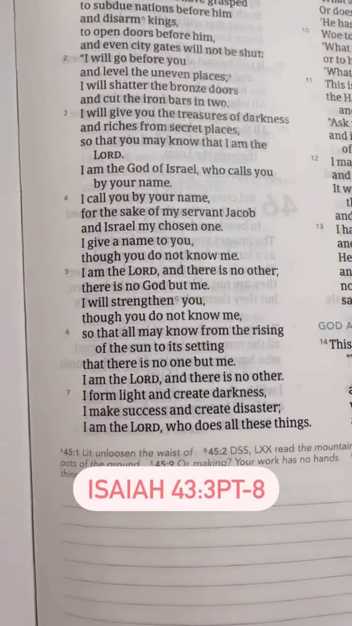 キャンディス・キャメロン・ブレのインスタグラム：「Starting my Thursday off on the right foot…in His Word 🙏🏼✨— what a mighty God we serve!!」