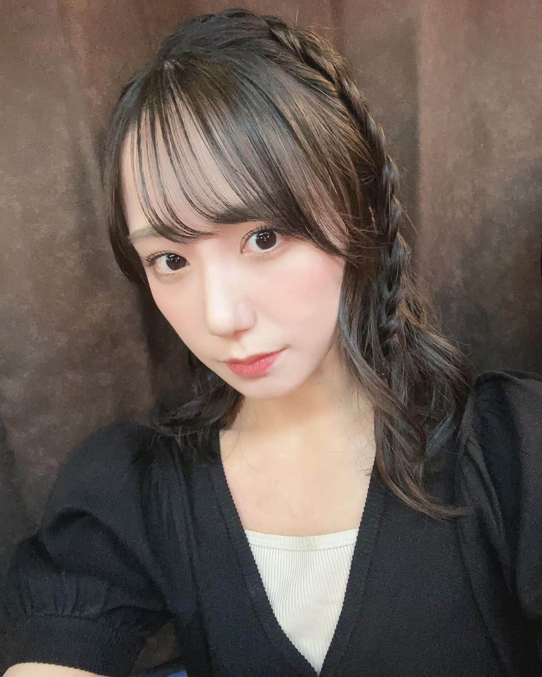 兵頭葵のインスタグラム：「🖤  この髪型お気に入り！」