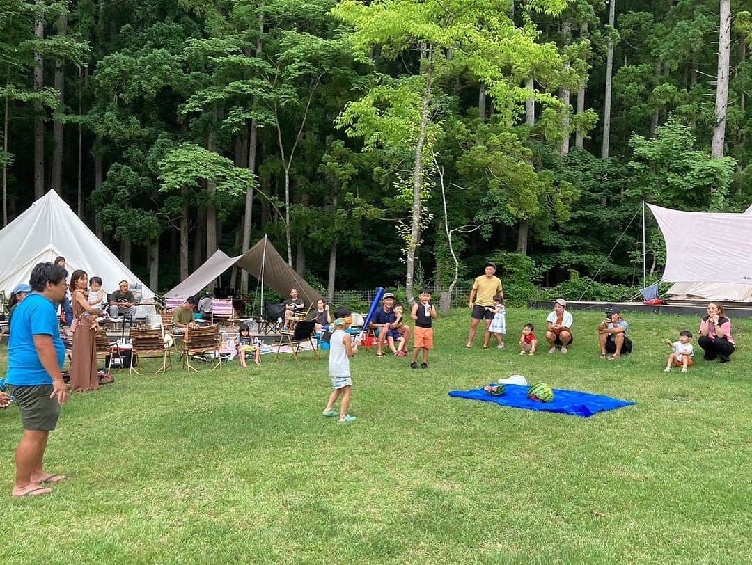 清澤恵美子のインスタグラム：「東北の夏の思い出🍉 七ヶ宿やまびこの森 息子はスイカ割りしなかった😏　#パパは試合中👨」