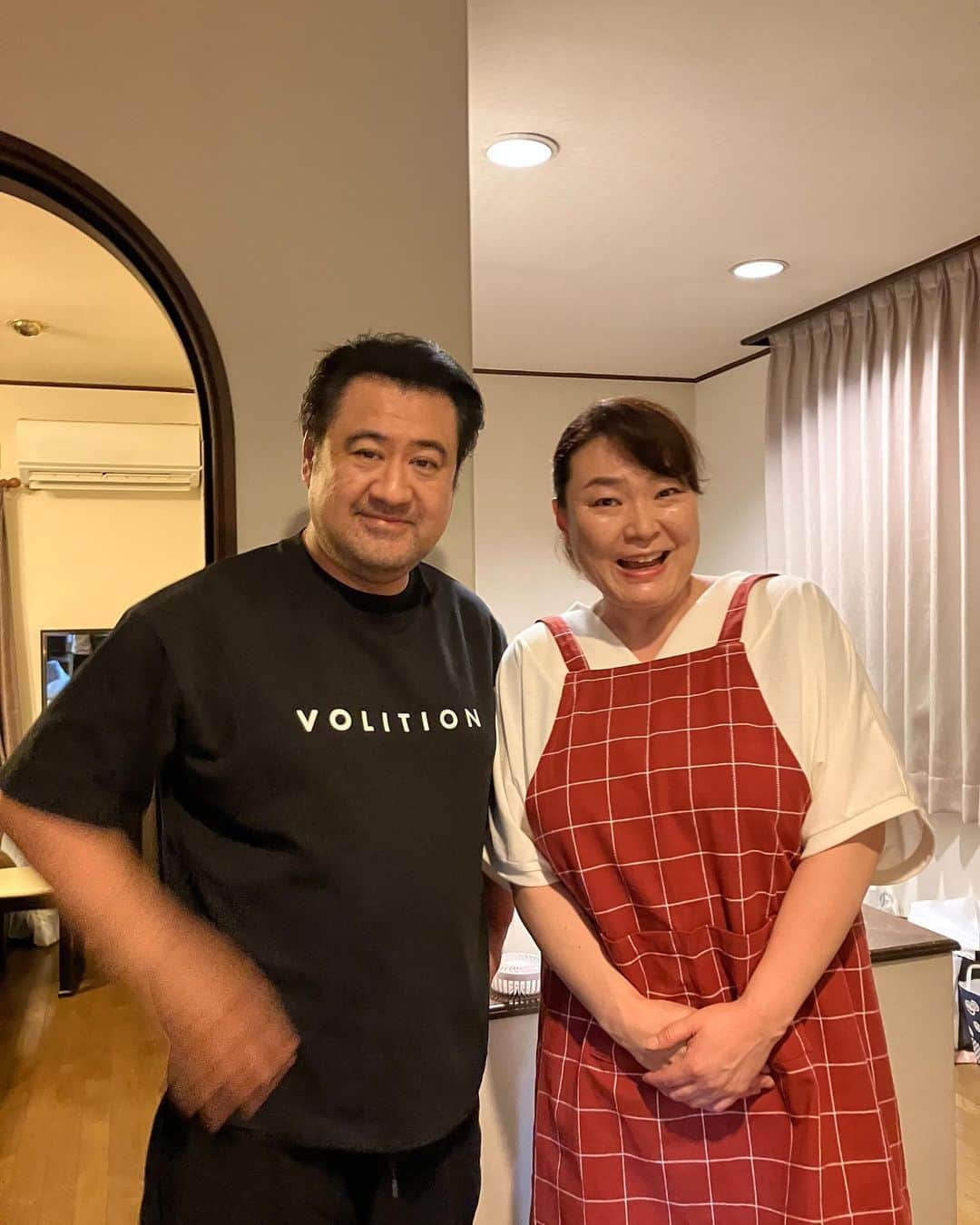 久保田磨希のインスタグラム：「8月11日(金) テレビ東京「おふくろフリーズドライ⭐︎世界の秘境へ"母の味"お届け」に出演します。 小手伸也さんと夫婦。　 絵力強めの夫婦です🤪 是非、お楽しみに〜。　 #久保田磨希 #テレビ東京 #おふくろフリーズドライ  #小手伸也 さん」