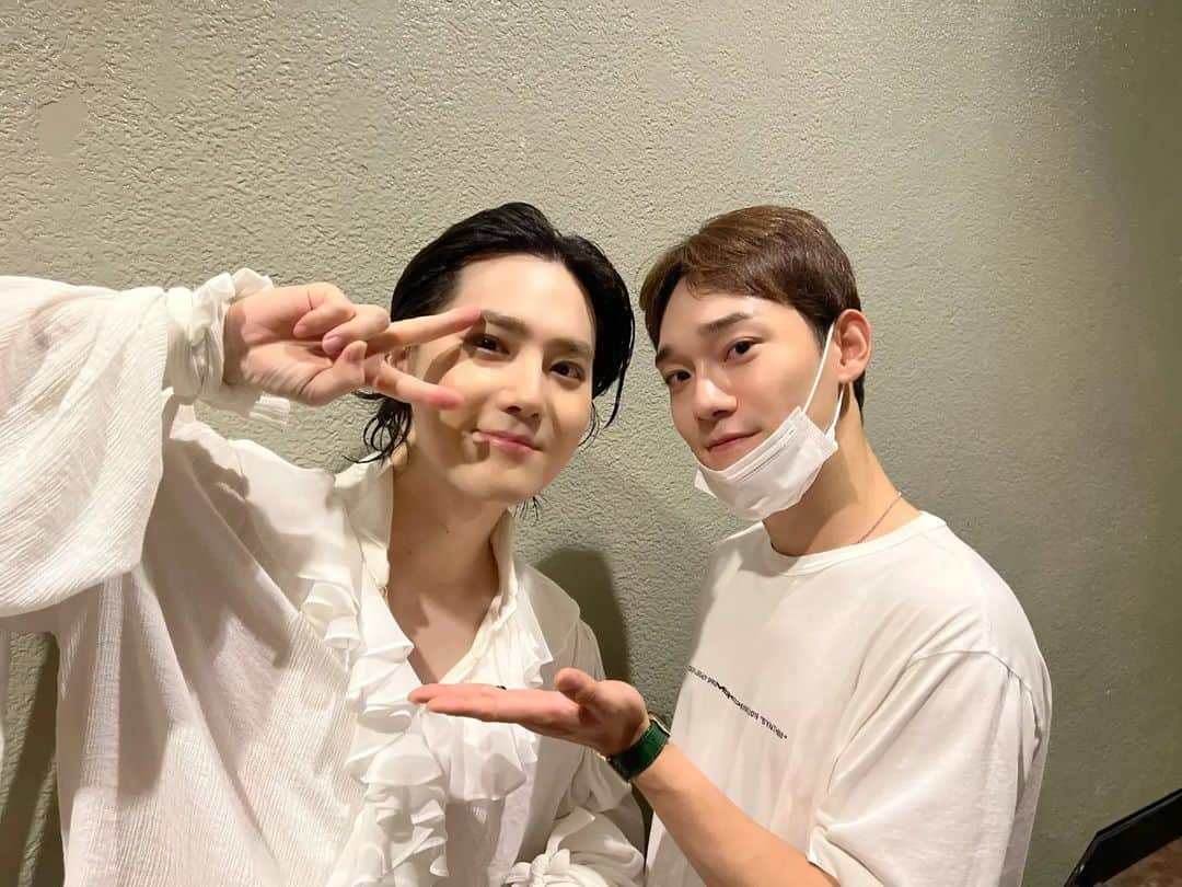 EXOさんのインスタグラム写真 - (EXOInstagram)「Wolfgang Mozart #SUHO with #XIUMIN & #CHEN 🐰🐿🦕🩶   'Musical MOZART!' ~2023.8.22 Sejong Center of Performing Arts Grand Theater   #수호 #시우민 #첸 @kimjuncotton @e_xiu_o #엑소 #EXO #weareoneEXO #모차르트! #MOZART!」8月10日 13時51分 - weareone.exo