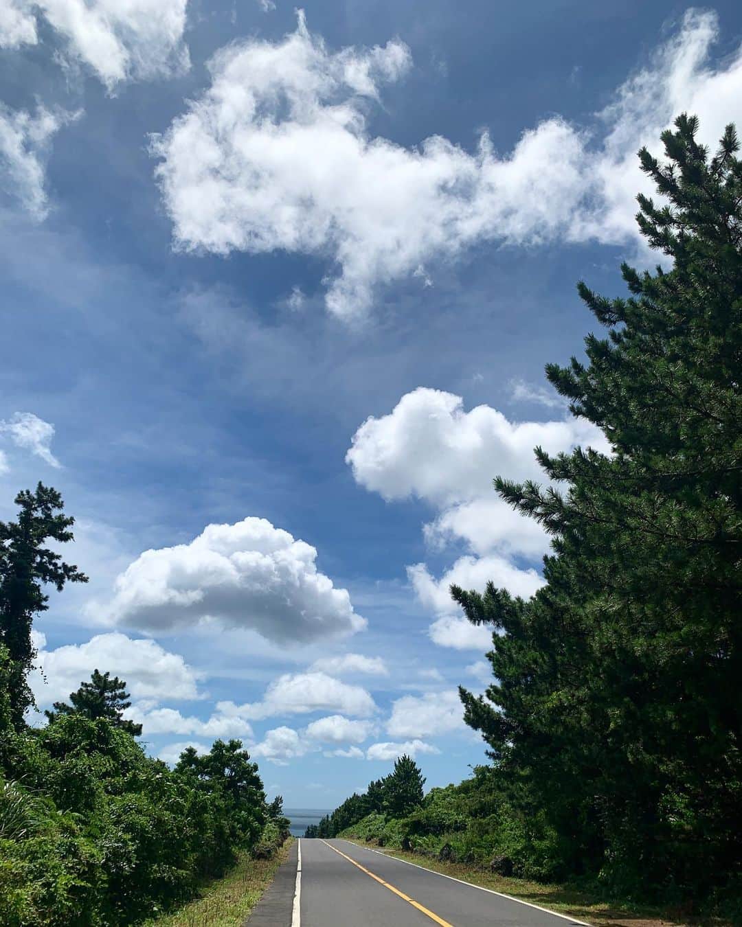 チン・ソヨンのインスタグラム：「제주 오늘☁️☁️☁️」
