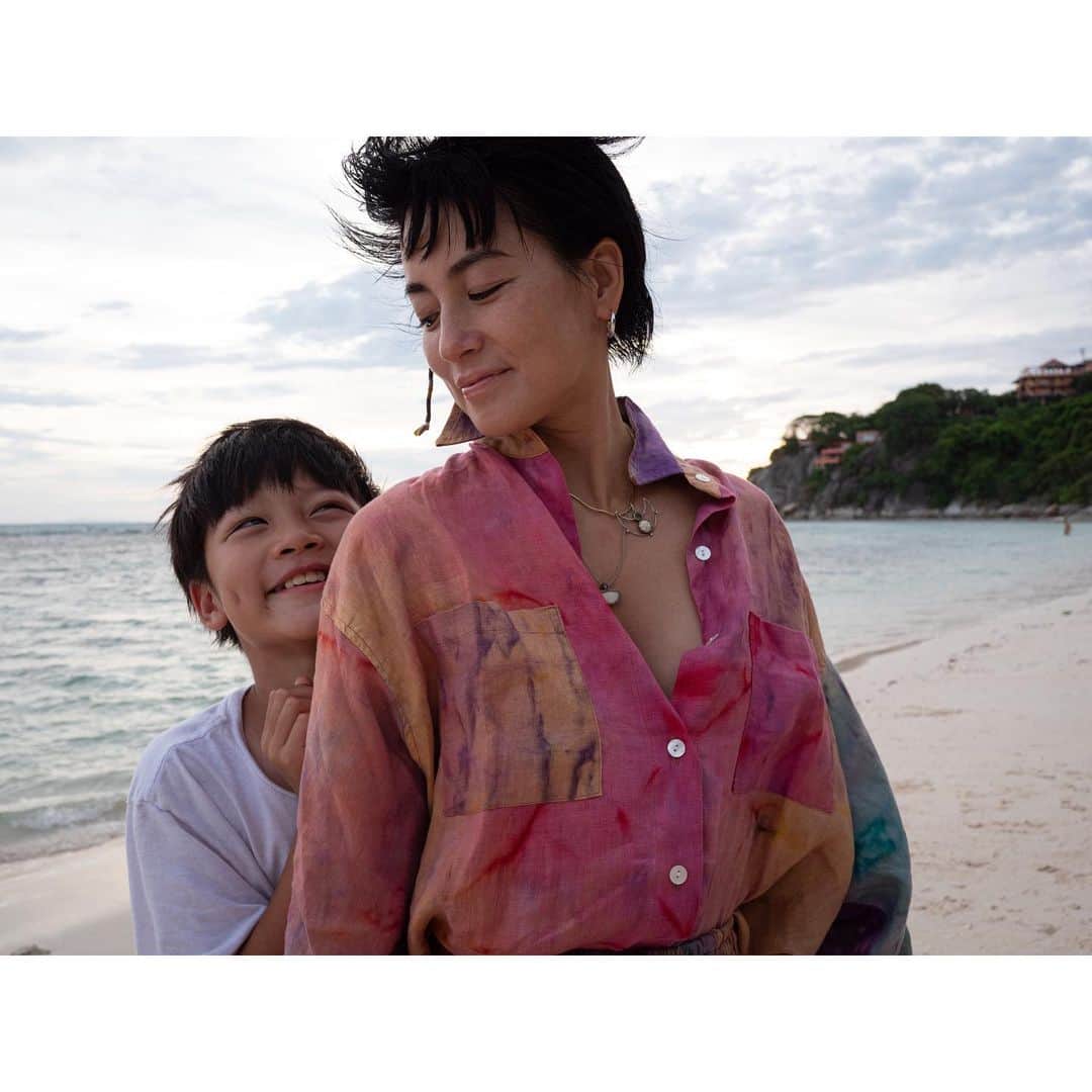 桃生亜希子さんのインスタグラム写真 - (桃生亜希子Instagram)「家族で行く旅。 　 　みんなそれぞれ違うけど、みんなの心と身体の健康を第一に、ゆっくりマイペースに過ごす。 　 　支えあって、なかなかいいチームだと思う。 　最高な人生の旅の仲間。✨🚣‍♂️✨  　謝謝。🙏🌈🌏」8月10日 14時02分 - pinokosugar