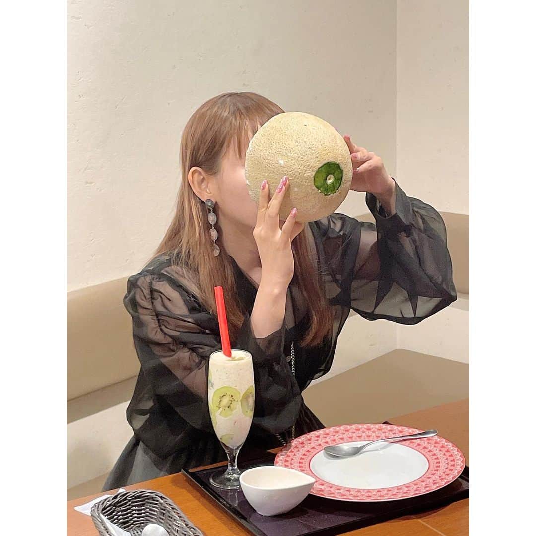 中川翔子さんのインスタグラム写真 - (中川翔子Instagram)「これはこうしてこう  完全版はYouTubeでみてね❣️   #メロン  #melon  #かき氷  #中川翔子  #しょこたん  #youtube  #デザート  #スイーツ」8月10日 14時24分 - shoko55mmts