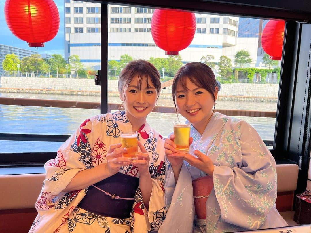 楪望のインスタグラム：「* 今年初浴衣👘 夏らしいことしたいねー！だなんて話になって🍉 同期アナの荻野ひぃちゃんと屋形船で江戸の風情を味わってきました🍻 @ogino_hitomi  普段見ている景色も、水上からだと全然違った装いで🌉 身も心も解きほぐされて至福のひと時🥹 お天気にも恵まれて、素敵な夏の思い出となりました✨  久しぶりの浴衣が嬉しくて写真たくさん撮ったから、またポストさせてください🙈 #夏 #summer #思い出 #屋形船 #浴衣 #アナウンサー #同期 #ビール #美味しすぎた #🍻 #東京 #江戸 #⛴」