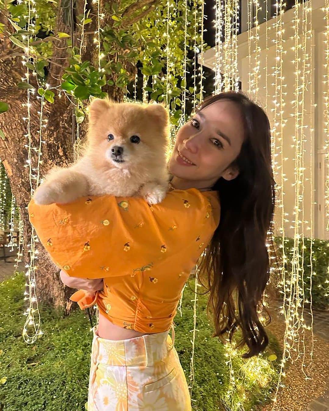 アム・パチャラパーのインスタグラム：「หลับให้สบายนะครับ พี่รักปอมปอมมากๆเลยนะลูก  ขอบคุณทุกอย่างที่ทำให้เรามาเจอกัน ขอบคุณที่เป็นเด็กดีของพี่นะ  พี่คิดถึงหนูมาก คิดถึงเหลือเกิน 🤍 10/8/66 ตี3.35」