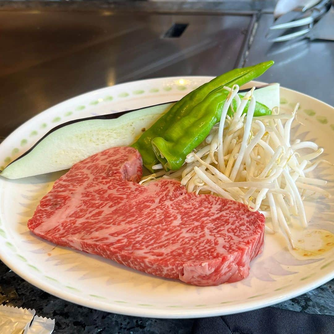 野本愛さんのインスタグラム写真 - (野本愛Instagram)「ウェスティン東京の 鉄板焼き屋さんでランチ🥰✨  夏バテしないように 美味しいものをたくさん食べないとね🤭💕💕  のんびり食べてゆったりした時間を過ごせてよかった😃😃  恵比寿牛も美味しかったー❣️  私は忙しいよりも ゆったりのんびりした時間が 好きだな💕 予定が詰め詰めだと 気が張って疲れる💦  また行きたいな😊✨✨  #ウェスティンホテル東京 #ホテルランチ #鉄板焼き #鉄板焼きランチ #ホテルランチコーデ #平日ランチ #恵比寿牛 #恵比寿ランチ #恵比寿グルメ #東京ホテル #東京グルメ #東京グルメ部 #westinhotel #westinhoteltokyo  #tokyolunch #reviewgirl」8月10日 19時30分 - himemode