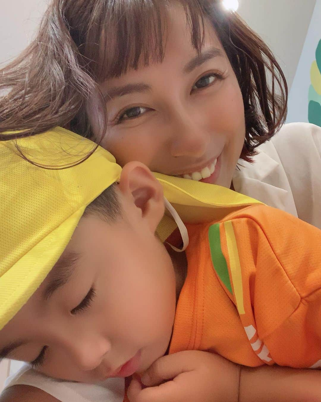 エマ中岡優姫のインスタグラム：「らぶ🩷 本当4歳なのに私よりも できた子だわ〜！ といつもびっくりさせられる🩷 今日からサニ坊と一緒にお盆休み✨ たくさん思い出作ろう〜😘 いつものことだけどw #サニ坊とエママの日常  #サニ坊とエママの旅  #男の子ママ  #台風こないで」