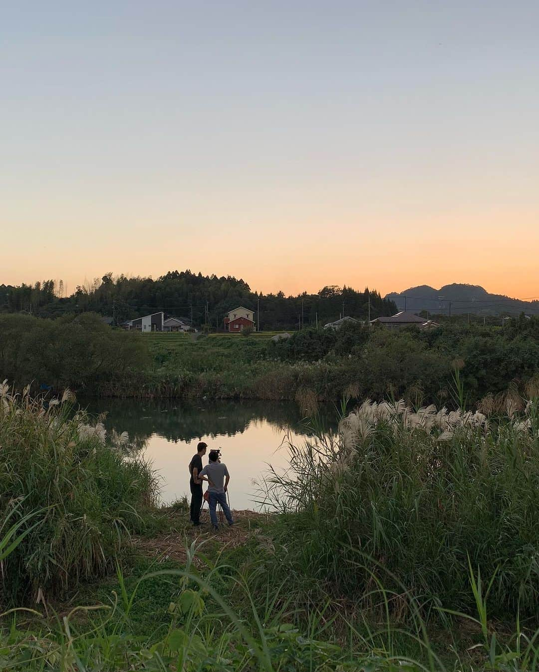 小川夏果さんのインスタグラム写真 - (小川夏果Instagram)「A short film "Vicissitudes” has been nominated for an international film festival held in a place called Rhode Island, just below Boston. Not so well known in Japan? The festival is connected to the Oscars, and this year it was selected from more than 7,000 entries. It's a great honor. There will be a screening on the 12th and the film will be distributed online afterwards. If you have friends who live nearby, please go watch it! 鹿児島で2021年から制作している長編映画『郷』の短編版『Vicissitudes』。 長い間お待たせしている『郷』はまだ完全には完成しておらず、関係者からの依頼のみ上映会をやらせて頂いているところです。その間に『郷』を20分バージョンの作品に再編集して今海外に展開しているところなのですが、さっそく結果が出て北米の劇場で上映されることになりました。終わったらオンライン配信もされるそうです。 7000以上ものエントリーの中から選ばれて、優秀作品はオスカーへと進む切符がもらえるそう...ですがさすがにこれは無理...🫥🫥🫥？ 全シーン鹿児島ロケです。美しい鹿児島の大自然がたくさんの方に見てもらえると思うだけで鹿児島に来て良かったなぁと思います。 監督が大学3年生のときから制作がスタートし、当時お金がない中で長い期間撮影と編集が続きスタッフいち最年少なのに監督だから指示しないといけない立場にいてなかなか理解を得ることができず...でも3年経っても諦めずにコツコツ続けてやってこれたのはなんだか分からないけど、根拠のない自信があったからかもしれない。 この作品が際立ったのは役者さんのおかげもあります。本当にいい役者さんが揃ってます。みんな私の一目惚れだから何回観てもいい！ってなってる。 とにかくいい作品ができていると思う！ まだ私の手が追いついておらずまた改めて役者さん紹介させて下さい🙇‍♀️ #filmmaker #filmmaking  #filmfestival #rhodeisland  #nominated #myteam #mylife  #us #america #cinema  #filmscreening #riiff  #映画好き  #映画 #映画記録  #鹿児島 #映画祭  #お知らせ #上映会  #コツコツ #一途 #継続は力なり  #ありがとう」8月10日 15時11分 - ogawanachu