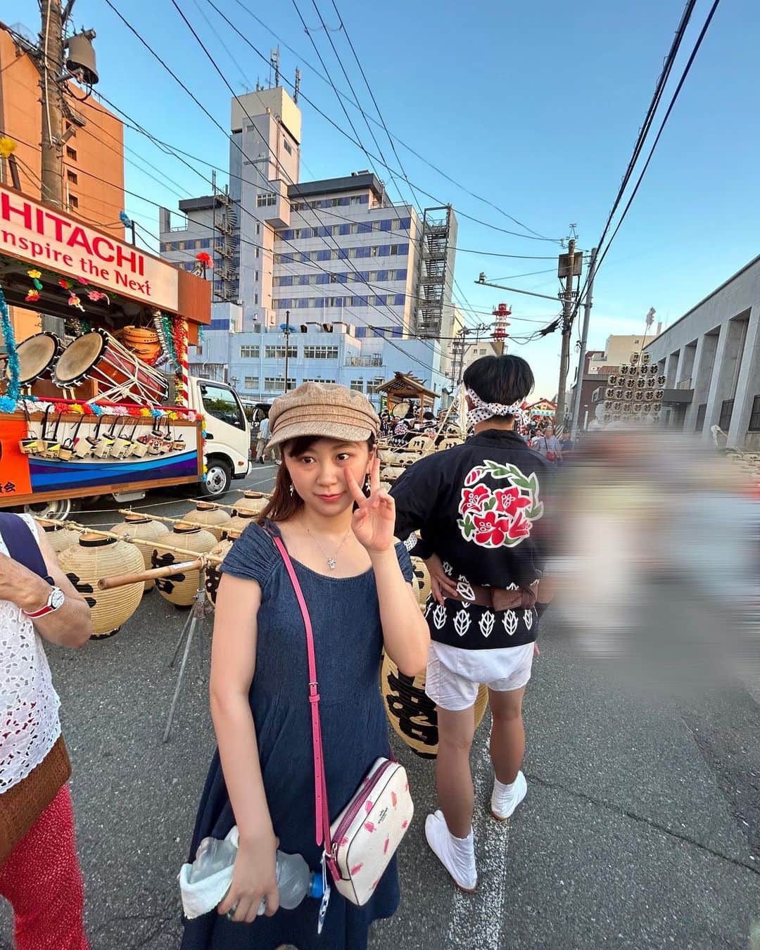 須田理夏子さんのインスタグラム写真 - (須田理夏子Instagram)「旅行2日目🚗³₃  2日目は秋田の竿燈まつりに行ってきました😊 お天気がよくて暑かった💦  お昼は稲庭うどん！  屋台では、食べたり、シャインマスカットワインを🍷 りかにはまだ、ワイン早かったみたいです() 苦かった、アルコール強かった、、笑  竿燈まつりも盛り上がって楽しかったです♡ ・ ・ ・ 皆さん、体調気をつけてくださいね💕︎   #旅行  #秋田  #竿燈まつり  #お祭り  #お祭りコーデ  #うどん  #稲庭うどん  #ワイン  #ファッション  #fashion  ##デニムコーデ  #デニムワンピース  #カジュアルコーデ  #キャスケット #me #photo #photography #followｍe  #ロングヘア  #ハーフアップ  #ハーフアップアレンジ」8月10日 18時30分 - sudarikako
