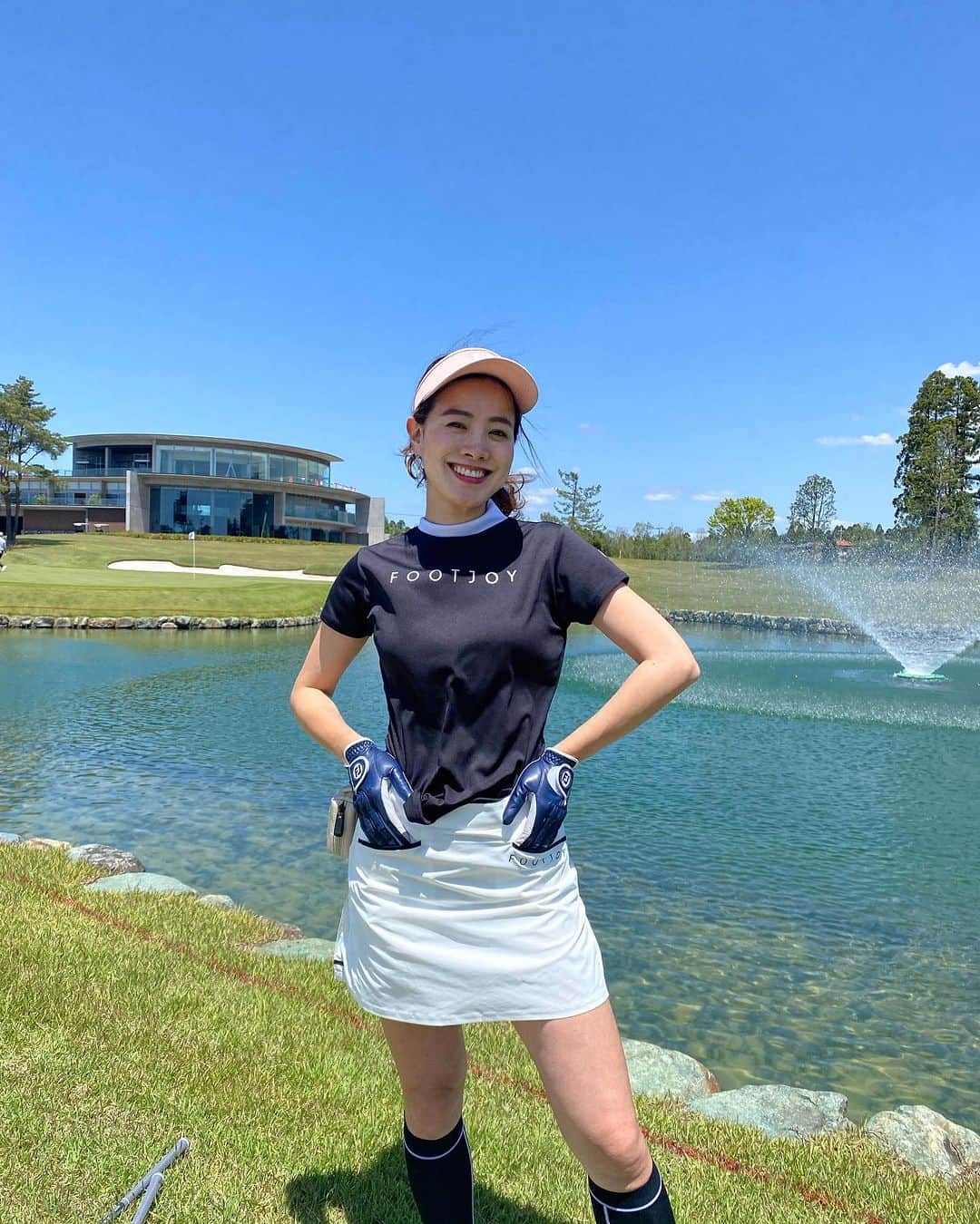 金ケ江悦子さんのインスタグラム写真 - (金ケ江悦子Instagram)「* golf⛳️  ゴルフウェアって 動きやすくて 軽くて 可愛い😌 @footjoy.japan   スイングも一年前より だいぶマシになってきたかな🏌️‍♀️  #gold #golfswing #golflife  #ゴルフウェア #ゴルフスイング #ゴルフスイング動画 #ゴルフウェアレディース #ゴルフコーデ #ゴルフファッション #ゴルフ女子コーデ #スイング」8月10日 15時42分 - etsuko_kanagae