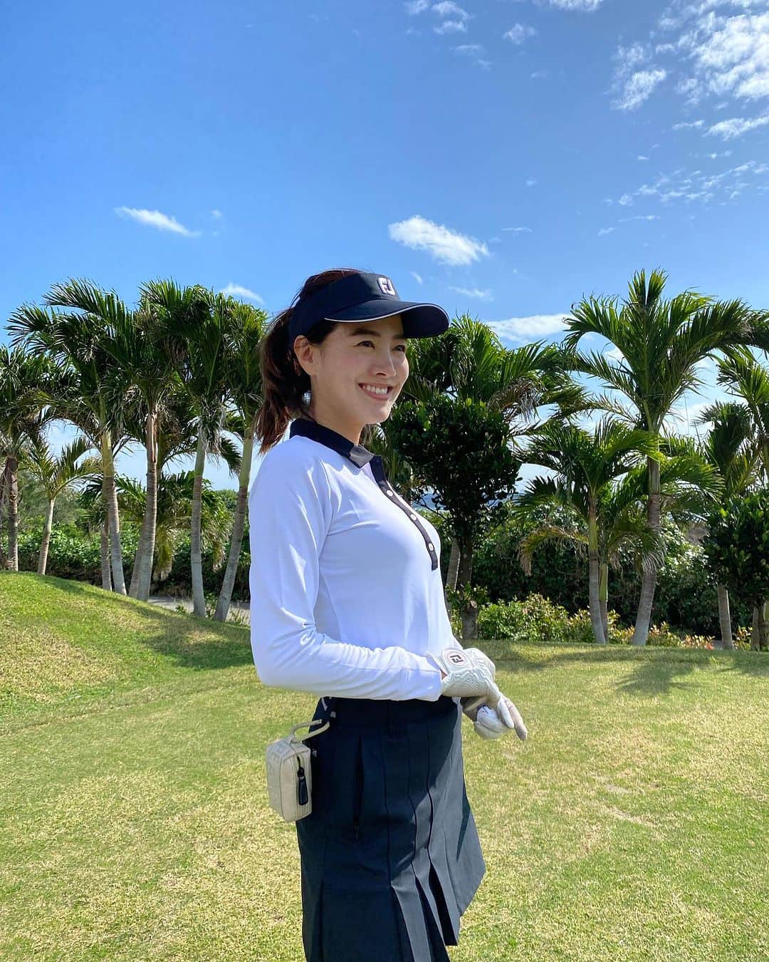 金ケ江悦子さんのインスタグラム写真 - (金ケ江悦子Instagram)「* golf⛳️  ゴルフウェアって 動きやすくて 軽くて 可愛い😌 @footjoy.japan   スイングも一年前より だいぶマシになってきたかな🏌️‍♀️  #gold #golfswing #golflife  #ゴルフウェア #ゴルフスイング #ゴルフスイング動画 #ゴルフウェアレディース #ゴルフコーデ #ゴルフファッション #ゴルフ女子コーデ #スイング」8月10日 15時42分 - etsuko_kanagae