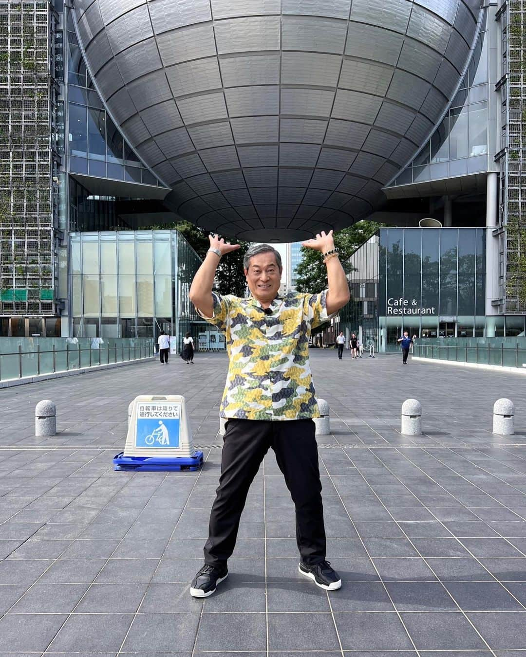 さんのインスタグラム写真 - (Instagram)「マツケンさんぽ🚶 きょうから名古屋市内を歩きます！  見て、触って、不思議を体感できる 名古屋市科学館へ🪐 健さんも篠田アナも 楽しそうに体験していました✨ 夏休みのお出かけにピッタリなスポットでした！  ちなみに夏休みの宿題、、 健さんは残す派だったそうです✏️笑 貴重な小学生時代の健さんの写真も登場しましたね！ 見逃した方はロキポでご覧ください..✨  そしてきょうのスタジオ写真は みんなで星を作ってみました⭐️笑  #東海テレビスイッチ #いっしょにアップデート #マツケンさんぽ #松平健 さん #名古屋市科学館 #天野ひろゆき さん #高橋みなみ さん #吉田ジョージ #速水里彩 #鈴木翔太 #篠田愛純」8月10日 15時42分 - thk_switch