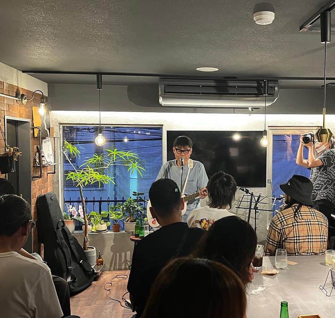 松田岳二のインスタグラム：「SUMMER TRIP #7 2023.8.8〜8.9.長崎  "LIVE (IN PEACE)" CASUAL BAR TENSE  昨年に続き同じ場所、同じメンツで。今年はなんだかイベントとしてしっかり先が見えてきたような夜になりました。 シンゴ、ナリさん、TENSEの藤原兄弟、チャーリー、そして熊本から来てくれたチームも最高でした。ありがとうございました！！！ またすぐに会いたいね！  打ち上げも昨年と同じく鮨・割烹さくらいさん。 毎年お刺身に感動しています。  #サマトリ2023 #summertrip2023 #サマトリ」