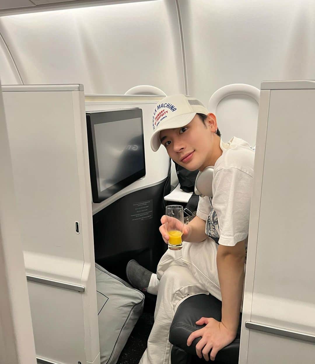 よしあきのインスタグラム：「夏休みはロサンゼルスに来ました✈️☁️🙏🏻」