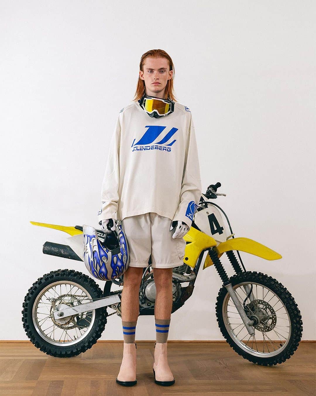 HYPEBEASTさんのインスタグラム写真 - (HYPEBEASTInstagram)「@hypebeaststyle: @jlindebergofficial has unveiled its latest collection for the Spring/Summer 2024 season. This time around, the capsule draws from sportswear influence as an overall motocross aesthetic is present throughout. A range of jackets, coordinating sets, oversized tops, technical wear, biker shorts, and more are included as the use of nylon and technical fabrics are utilized. Swipe to get a closer look.⁠ Photo: Frederik Lentz Andersen」8月10日 16時17分 - hypebeast