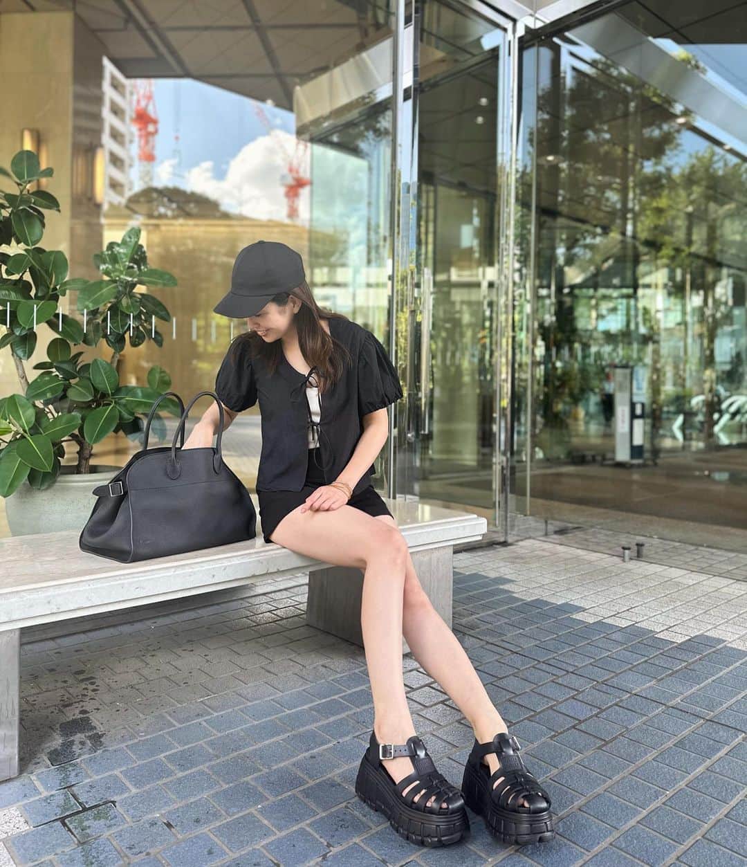 小澤名代さんのインスタグラム写真 - (小澤名代Instagram)「お仕事帰り♡  私が個人的に可愛くて大好きな夏海さんの　@natsumi_sanjouba さんのブランド @gajess_jp のトップスとショートパンツ。  服のバランスが可愛くてお気に入りのブランド。  #coordinate #code #gajess #コーディネート　#コーデ」8月10日 16時25分 - ozawanayo
