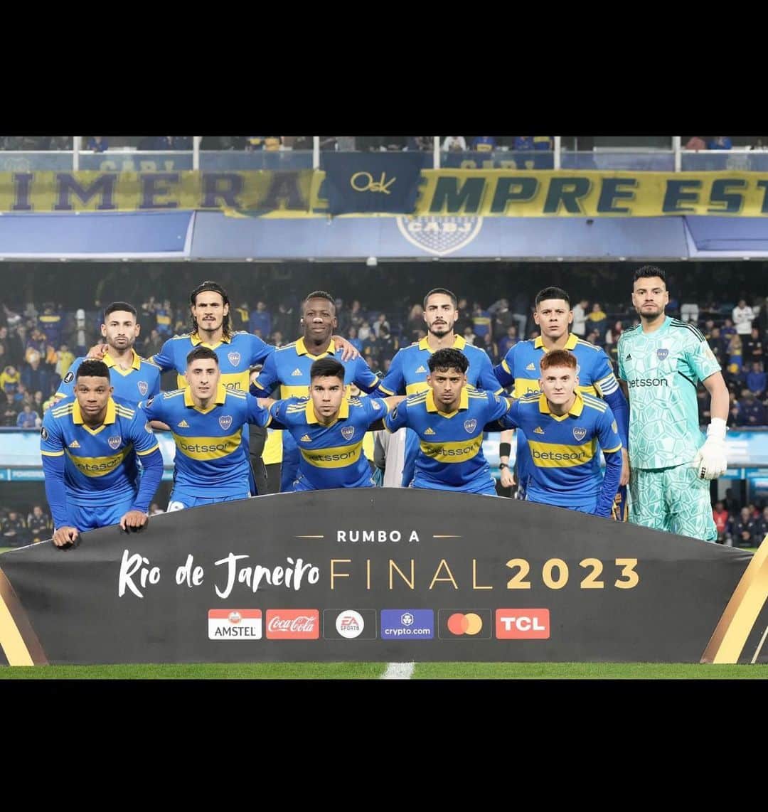 エディンソン・カバーニさんのインスタグラム写真 - (エディンソン・カバーニInstagram)「Felicitaciones al equipo y gracias a nuestra gente por la noche de hoy. A preparar lo que viene💪.  #Libertadores #DaleBoca 🔵🟡🔵」8月10日 16時20分 - cavaniofficial21