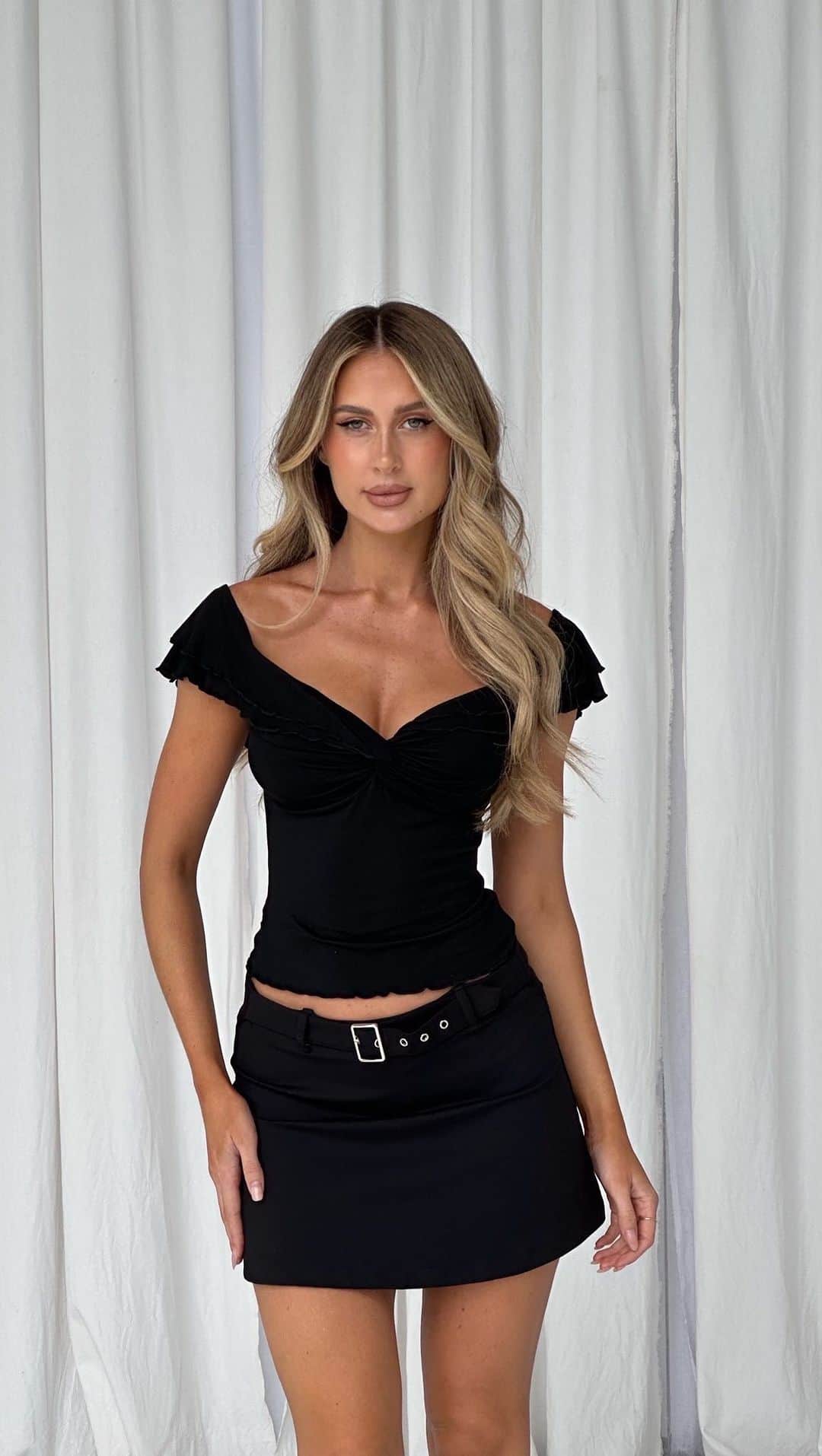 tiger Mistのインスタグラム：「Our most-loved Denali Top now available in an updated colour way. 🖤 Make it yours!」