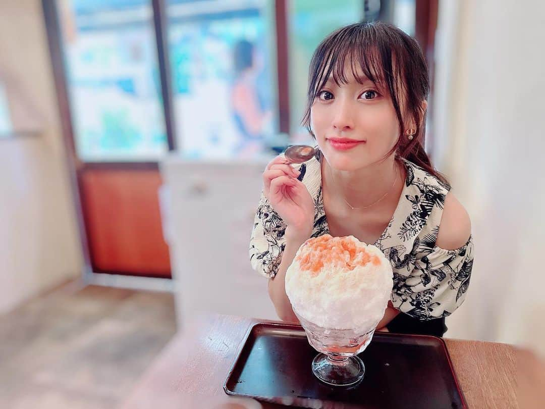 根岸愛さんのインスタグラム写真 - (根岸愛Instagram)「🍧✨🍧 . デカかき氷🫶 暑いから涼しいのお裾分け🎐 美味しいとこは並ぶから 食べる前に汗だくになっちゃう🤣💦✨ . #summer #sweet #sweets  #夏 #かき氷 #すももかき氷」8月10日 16時26分 - negishiai927