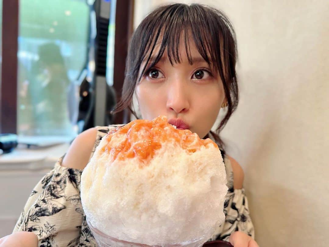 根岸愛さんのインスタグラム写真 - (根岸愛Instagram)「🍧✨🍧 . デカかき氷🫶 暑いから涼しいのお裾分け🎐 美味しいとこは並ぶから 食べる前に汗だくになっちゃう🤣💦✨ . #summer #sweet #sweets  #夏 #かき氷 #すももかき氷」8月10日 16時26分 - negishiai927