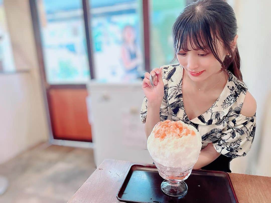 根岸愛さんのインスタグラム写真 - (根岸愛Instagram)「🍧✨🍧 . デカかき氷🫶 暑いから涼しいのお裾分け🎐 美味しいとこは並ぶから 食べる前に汗だくになっちゃう🤣💦✨ . #summer #sweet #sweets  #夏 #かき氷 #すももかき氷」8月10日 16時26分 - negishiai927