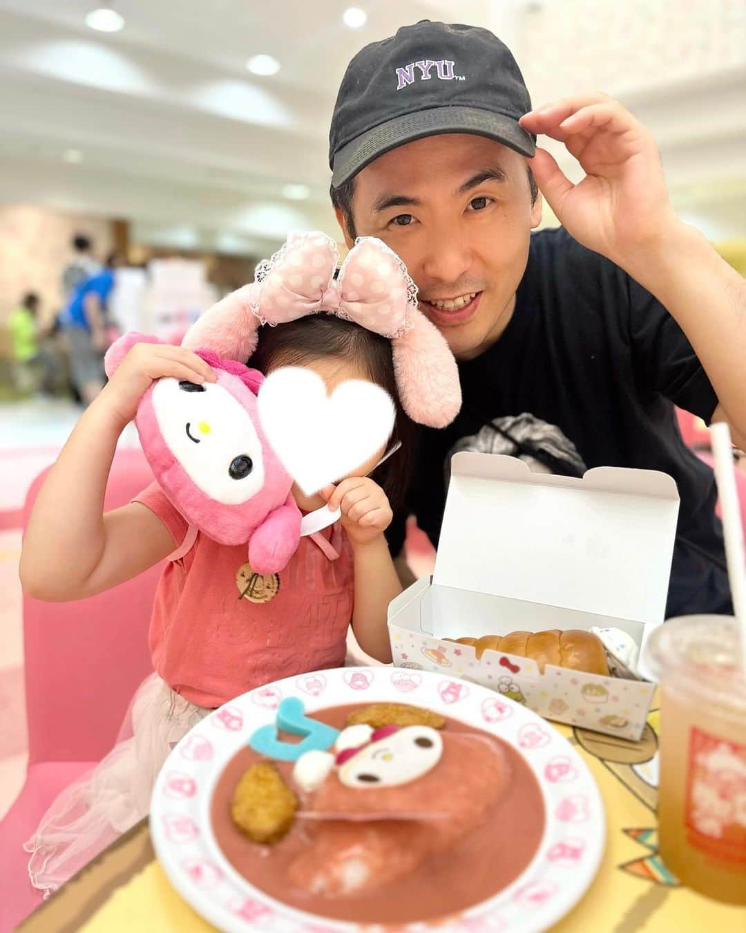 しゅんのインスタグラム：「初めてのサンリオピューロランド🎀  #サンリオピューロランド #夏休み #子連れお出かけ #マイメロ　 #パパっ子 #5歳女の子 #女の子ママ」