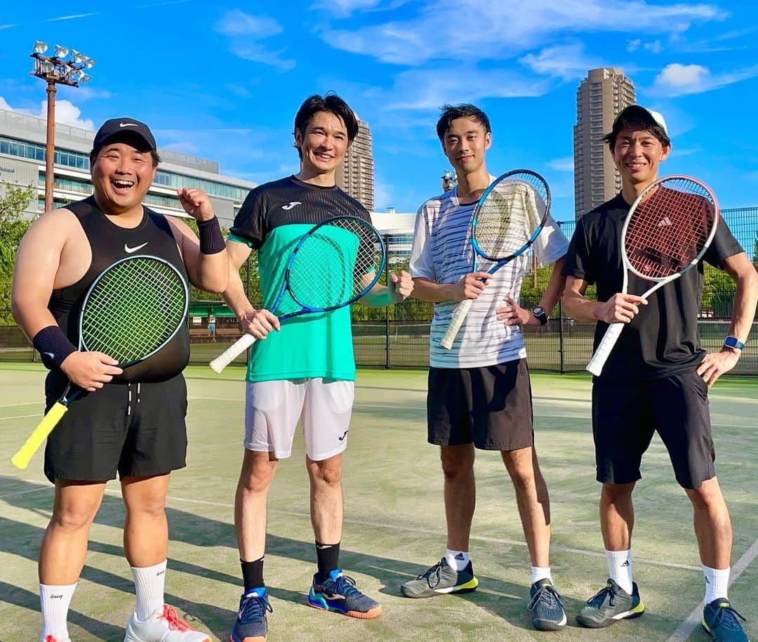 吉崎仁康さんのインスタグラム写真 - (吉崎仁康Instagram)「真夏の野郎テニス会！暑すぎて開始前から汗だくでしたが、みんなで楽しくテニスできました♪ ありがとうございました✨  #godai亀戸  #猿江恩賜公園  #GODAI #babolatfamily  #joma #jomatennis #アナウンサー #吉崎仁康 #🎾→♨️→🍺 #lovetennis♪」8月10日 16時50分 - yoshiyasu.yoshizaki