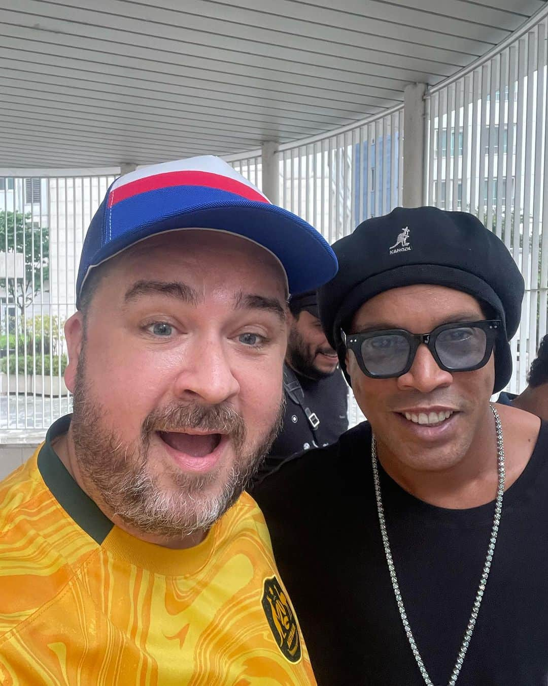 サム・ハミントンさんのインスタグラム写真 - (サム・ハミントンInstagram)「With the man, the legend @ronaldinho」8月10日 16時51分 - samhammington